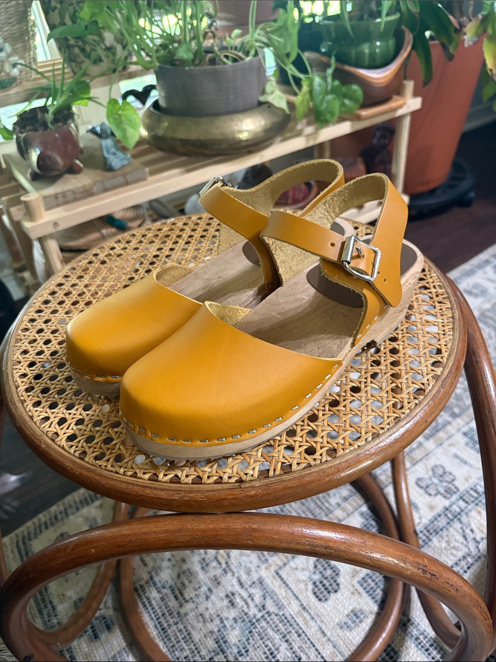 MIA leather clogs. Size Eu 38/ US 8